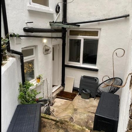 Central Private Double Bedroom In A 2Bedroom Apartment, Connected Via Underground, Overground And Many Bus Routes Londra Esterno foto