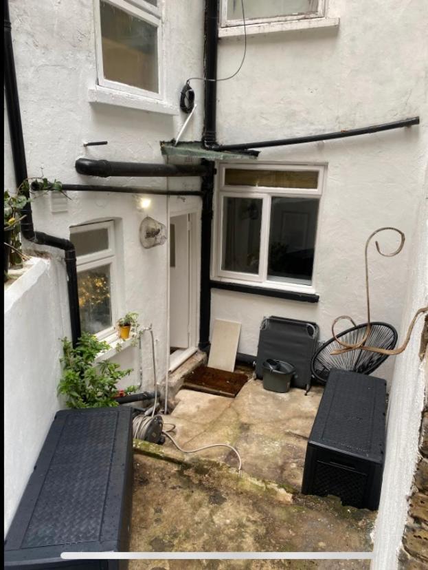 Central Private Double Bedroom In A 2Bedroom Apartment, Connected Via Underground, Overground And Many Bus Routes Londra Esterno foto