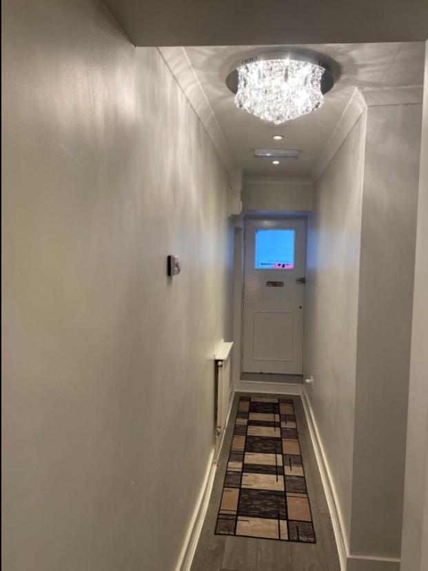 Central Private Double Bedroom In A 2Bedroom Apartment, Connected Via Underground, Overground And Many Bus Routes Londra Esterno foto